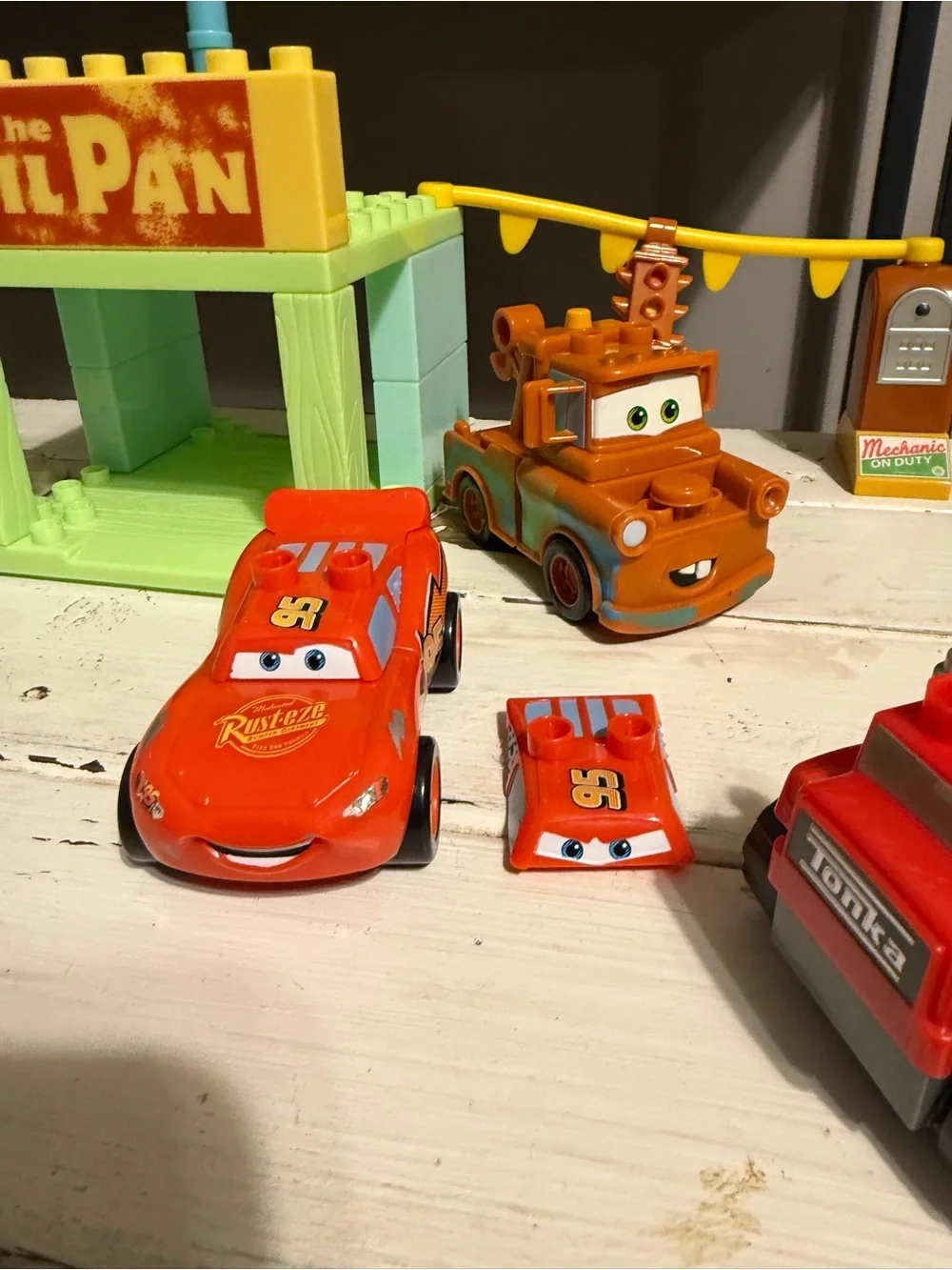 Mega Bloks Disney Pixar CARS Supercharged: Gas Corner (7768) - READ